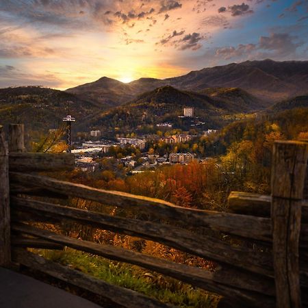 Papa Bear, Hot Tub, Wifi, 1089 Free Tickets Each Paid Day, Dollywood And More Sevierville Kültér fotó