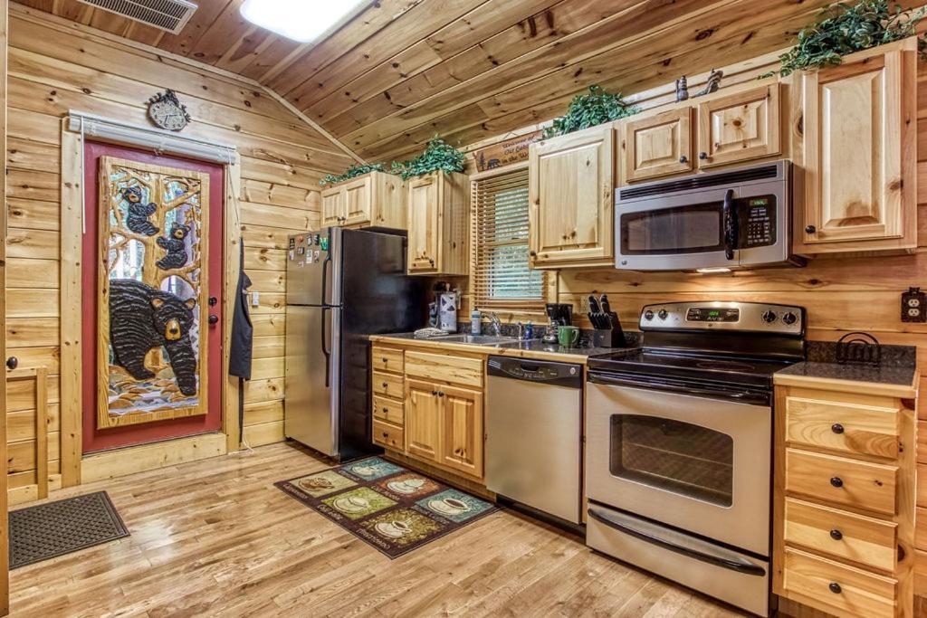 Papa Bear, Hot Tub, Wifi, 1089 Free Tickets Each Paid Day, Dollywood And More Sevierville Kültér fotó