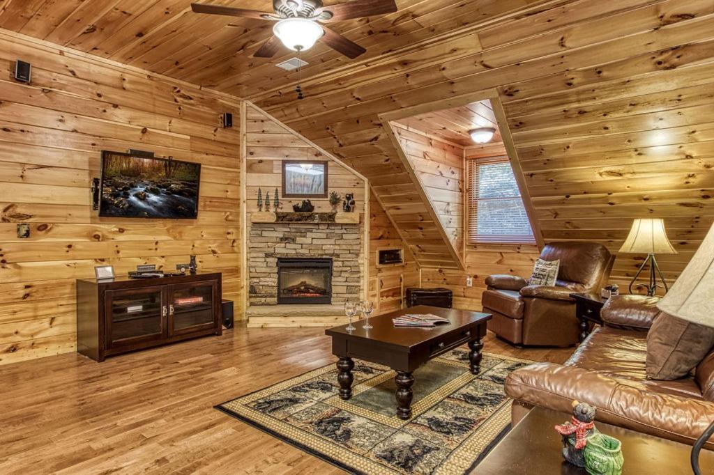 Papa Bear, Hot Tub, Wifi, 1089 Free Tickets Each Paid Day, Dollywood And More Sevierville Kültér fotó
