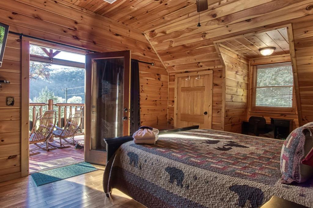 Papa Bear, Hot Tub, Wifi, 1089 Free Tickets Each Paid Day, Dollywood And More Sevierville Kültér fotó