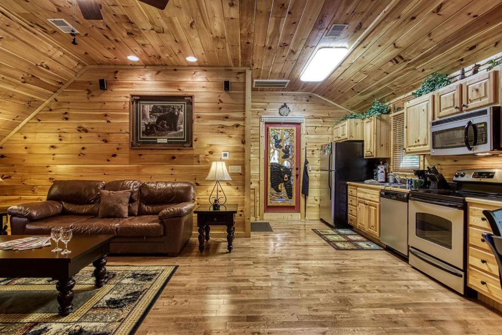 Papa Bear, Hot Tub, Wifi, 1089 Free Tickets Each Paid Day, Dollywood And More Sevierville Kültér fotó