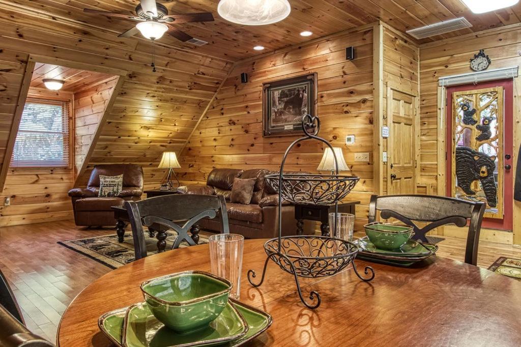 Papa Bear, Hot Tub, Wifi, 1089 Free Tickets Each Paid Day, Dollywood And More Sevierville Kültér fotó